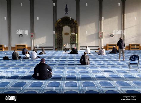 Prayer hall mosque hi-res stock photography and images - Alamy