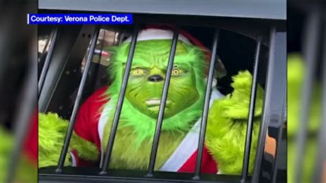 'Grinch' apprehended by police for disturbing Santa in New Jersey ...