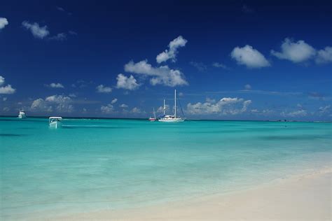 Enjoy Los Roques. Among Top 5 Best beaches in the Caribbean