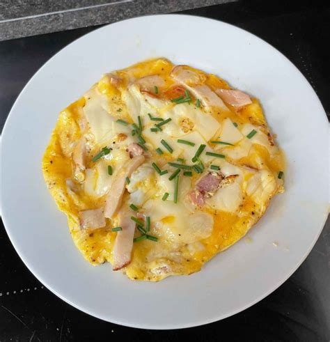 Chicken and Bacon Omelette Recipe - Foodie Toolbox