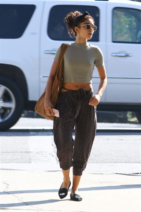 Sarah Hyland Street Style 10/25/2018 • CelebMafia