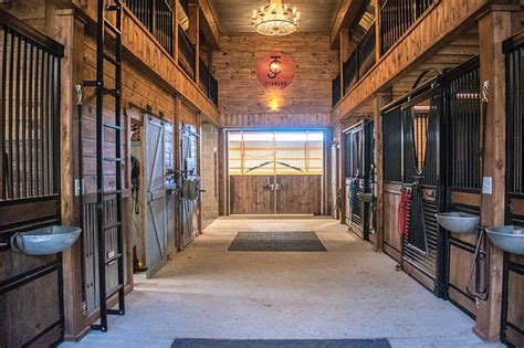 How Big Should a Horse Stall Be? 9 Factors to Consider