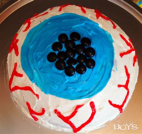 Eyeball Cake- Easy Halloween Cake - The Joys of Boys