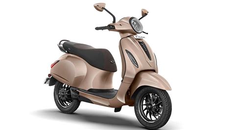 2024 Bajaj Chetak debuts at ₹1.35 lakhs: Details on range, design and ...