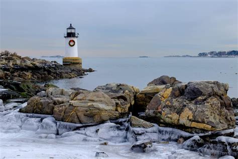 23 Iconic New England Lighthouses You Can't Miss | New England With Love