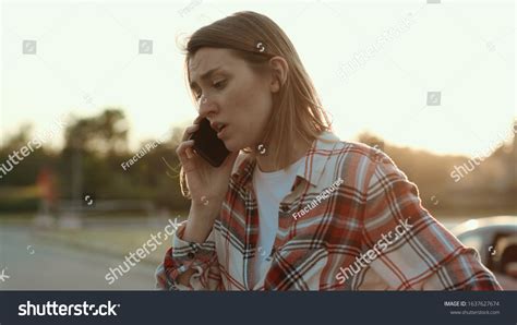 288 Woman calling police help Images, Stock Photos & Vectors | Shutterstock