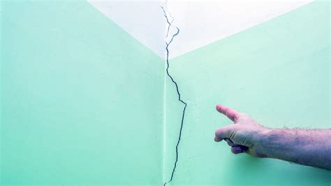 When Should You Worry About Cracks in Your Walls? | Building Pros