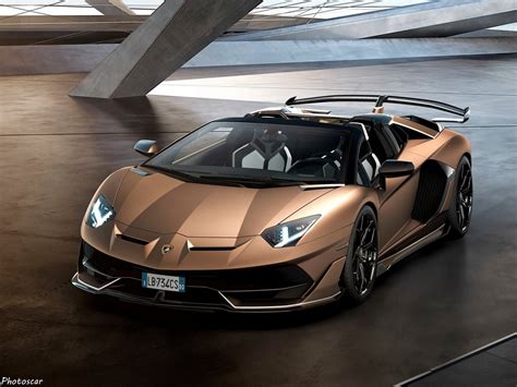 Lamborghini Aventador SVJ Roadster 2020: V12 à aspiration naturelle