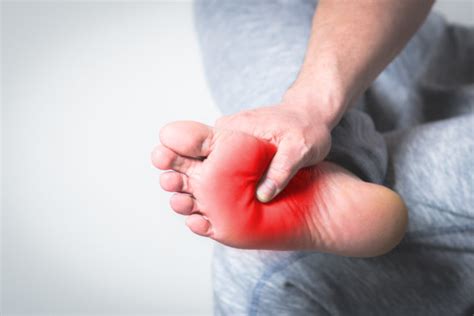 Metatarsal Pain Signs & Symptoms | Treatment in Chicago, IL