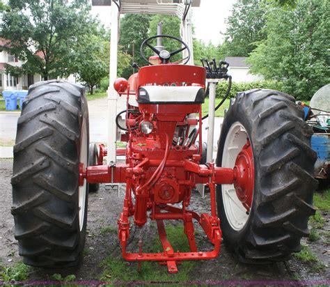 International Farmall 560 tractor with loader in Tonganoxie, KS | Item ...