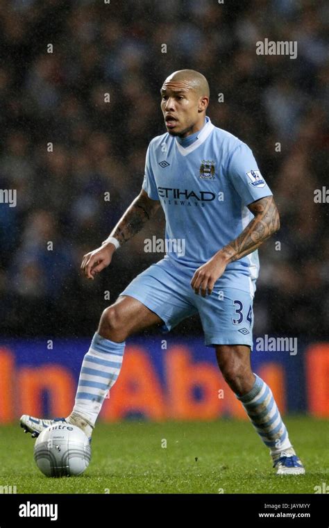 NIGEL DE JONG MANCHESTER CITY FC MANCHESTER CITY FC ETIHAD STADIUM ...