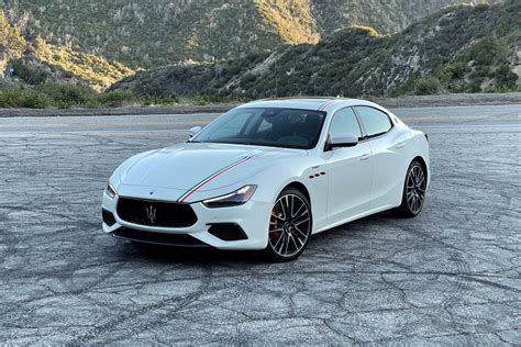 2021 Maserati Ghibli Trofeo review: Prioritizing performance - CNET