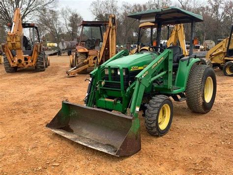 John Deere 4300 4x4 Tractor w/ John Deere 420 Loader - Witcher Farms