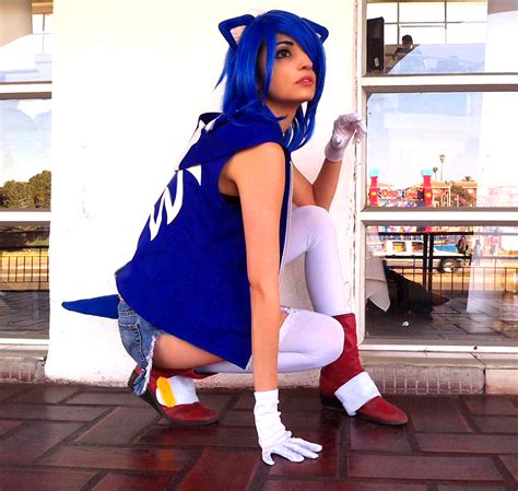 Sonic Girl Cosplay - Obsolete Gamer