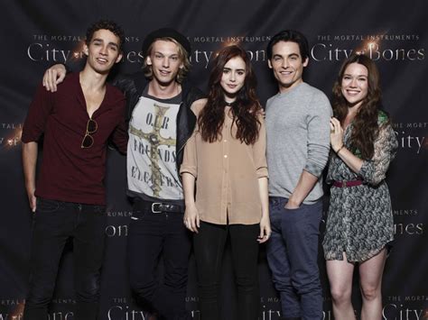 First official image of 'The Mortal Instruments: City of Bones' cast ...