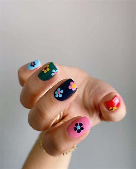 25 Floral Nail Designs That Are On-Trend for 2021 | Who What Wear