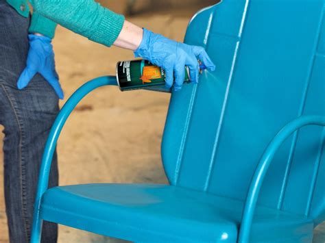 How to Paint an Outdoor Metal Chair | how-tos | DIY