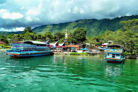 LAKE TOBA SAMOSIR ISLAND INDONESIA Holiday Editorial Image - Image of ...