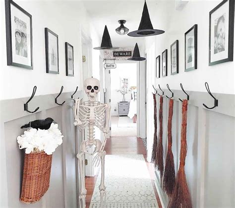 How To Decorate A Small Hallway For Christmas | Shelly Lighting