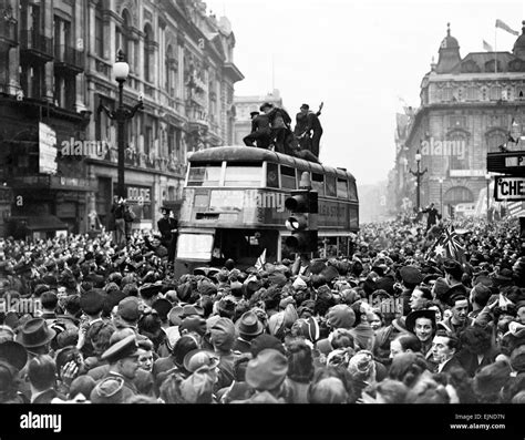 VE Day celebrations in London at the end of the Second World War Stock ...