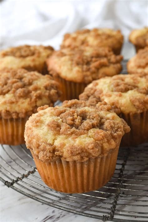 Easy Banana Muffins with Streusel Topping | Recipe | Banana muffins ...