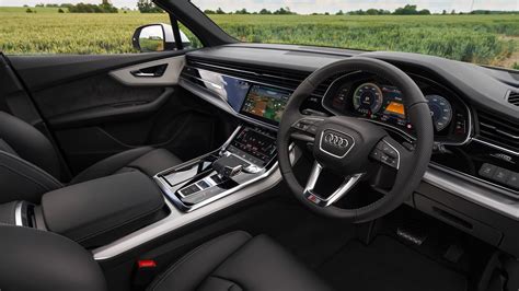 Audi Q7 Interior Layout & Technology | Top Gear