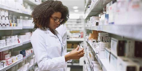 How to Become a Pharmacy Tech- 2024 Online Certification Guide