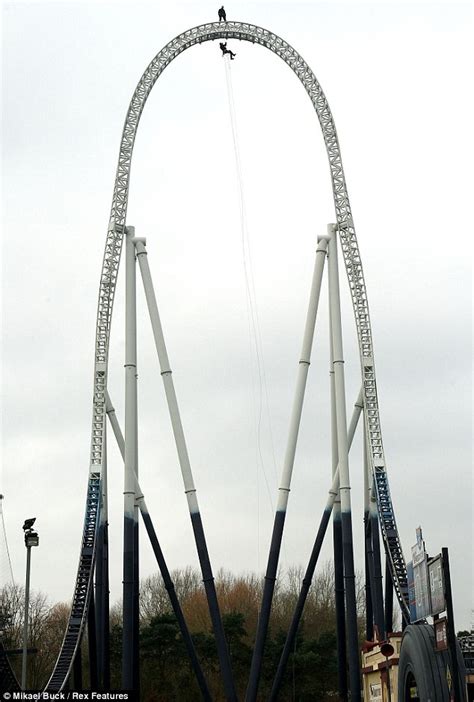 Engineers inspect rollercoasters at Thorpe Park while suspended 200ft ...