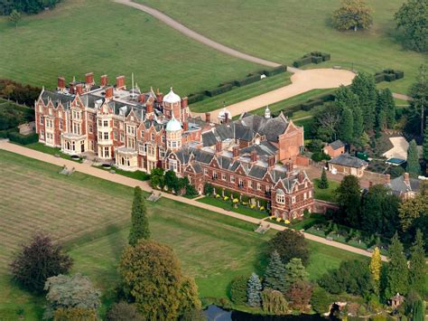 Corgi graveyard: Sandringham, the kennels where royal pets go to rest ...