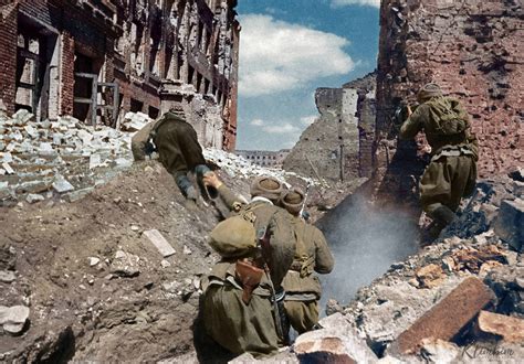 Soviet troops make their way through the rubble of Stalingrad, 1942 : r ...