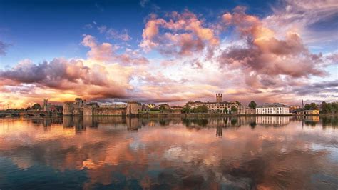 A view across the River Shannon in Limerick, County Limerick, Ireland ...