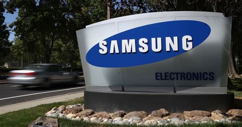 Samsung seeks 'iPod moment' with smartwatch launch