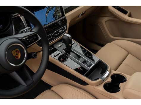 2022 Porsche Macan Pictures: | U.S. News