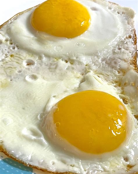 Sunny Side Up Eggs (Vs Over Easy Eggs)