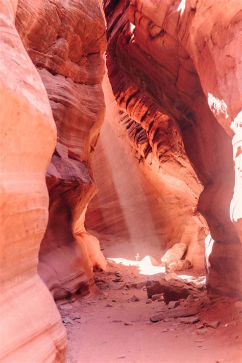 Discover Kanab Utah's Secret Peek-a-boo Slot Canyon - Simply Wander