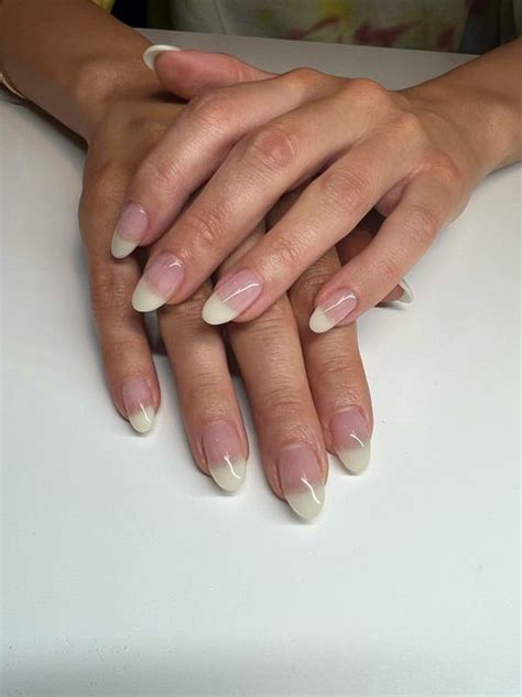 A Guide to Gel Nail Extensions — What Are Gel Nail Extensions ...