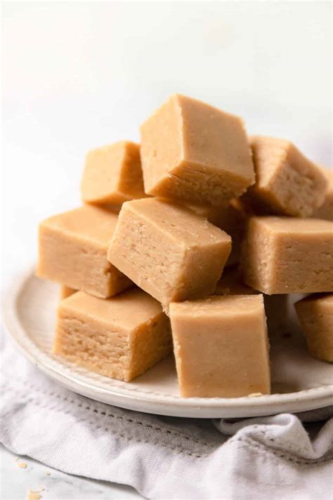 Easy Peanut Butter Fudge Recipe (VIDEO) BEST EVER! | Foodtasia