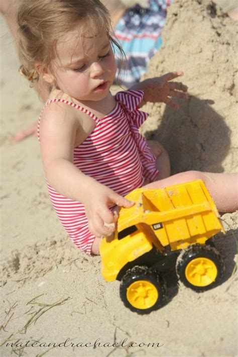 35 FREE Things to Do at the Beach with Toddlers and Young Kids! | Beach ...