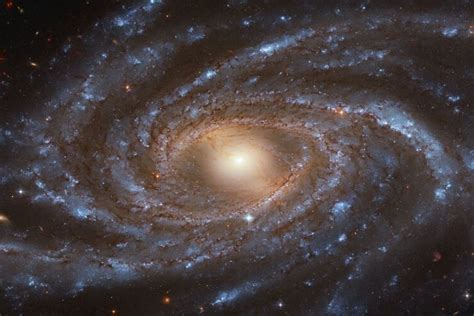 NASA's Hubble Telescope Captures Milky way-like Stunning Blue Galaxy ...