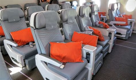 United adds new premium economy seat