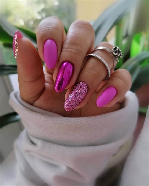 Hot Pink And Gold Nail Designs