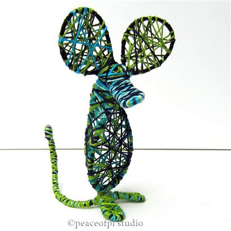 peaceofpi studio: Wire and Thread Mouse Sculpture