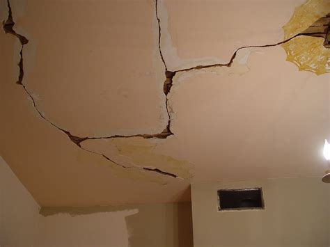 Ceiling Cracks Offer Important Clues about Your Foundation | Align ...