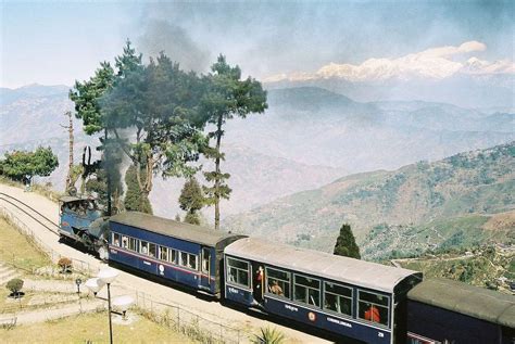 Darjeeling Himalayan Railway | Wondermondo