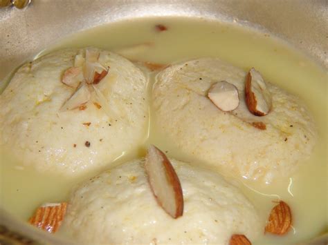 N e i v e d y a m: Rasmalai and Rasgulla!!! Diwali Special