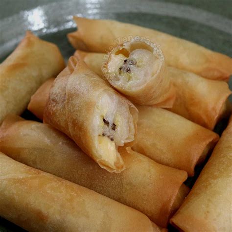 Banana and cheese spring rolls (turon)