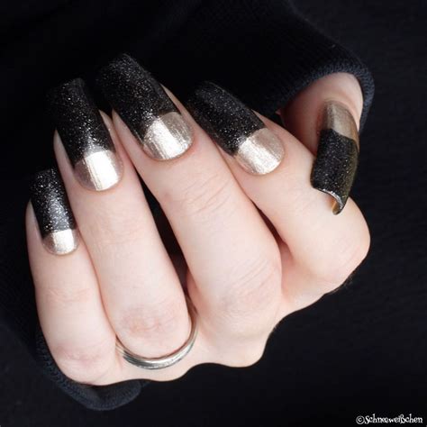 UPDATED: 50 Elegant Black and Silver Nails (July 2020)