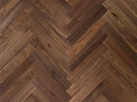 HERRINGBONE 90° Walnut flooring By FOGLIE D'ORO