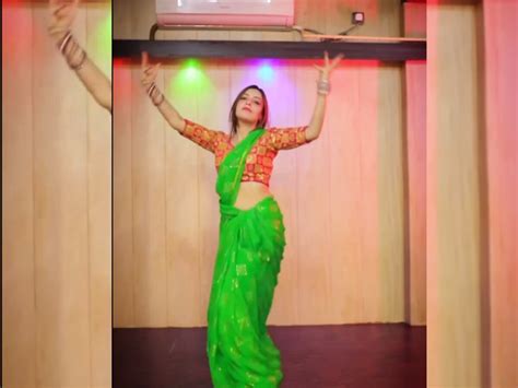 Green saree girl did amazing dance on Sasural Genda Phool | Dance Video ...