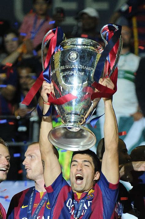 SUAREZ of Barcelona celebrates with the trophy after the UEFA... | Fc ...